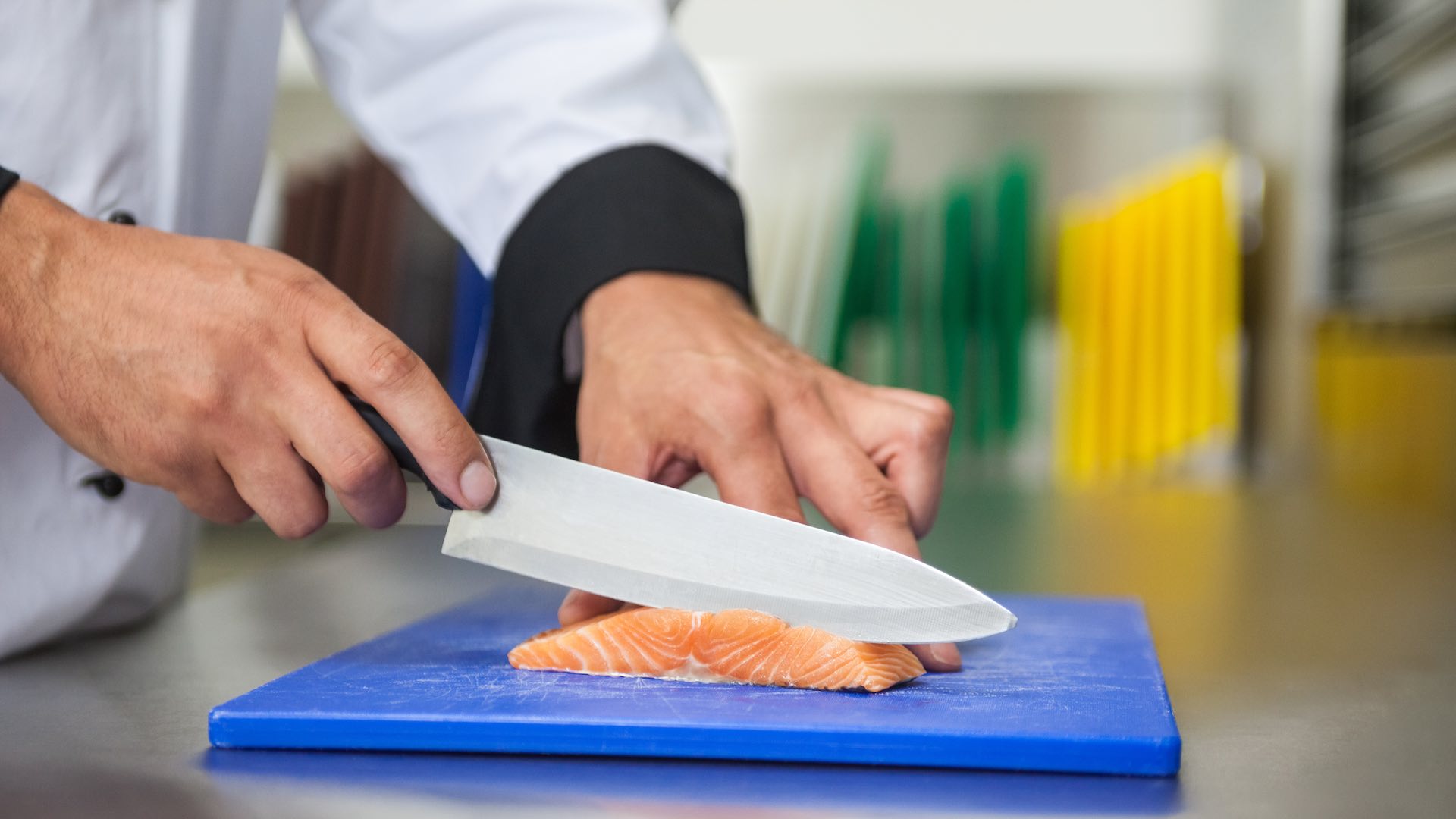 Toxicologist discusses the safety of plastic cutting boards amid new findings
